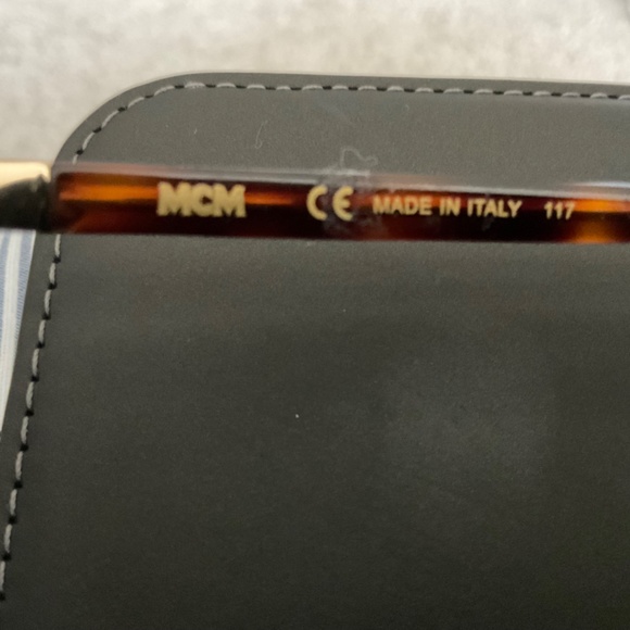 Beautiful new lady’s Sunglasses w/gold leaf trim! - Picture 9 of 10